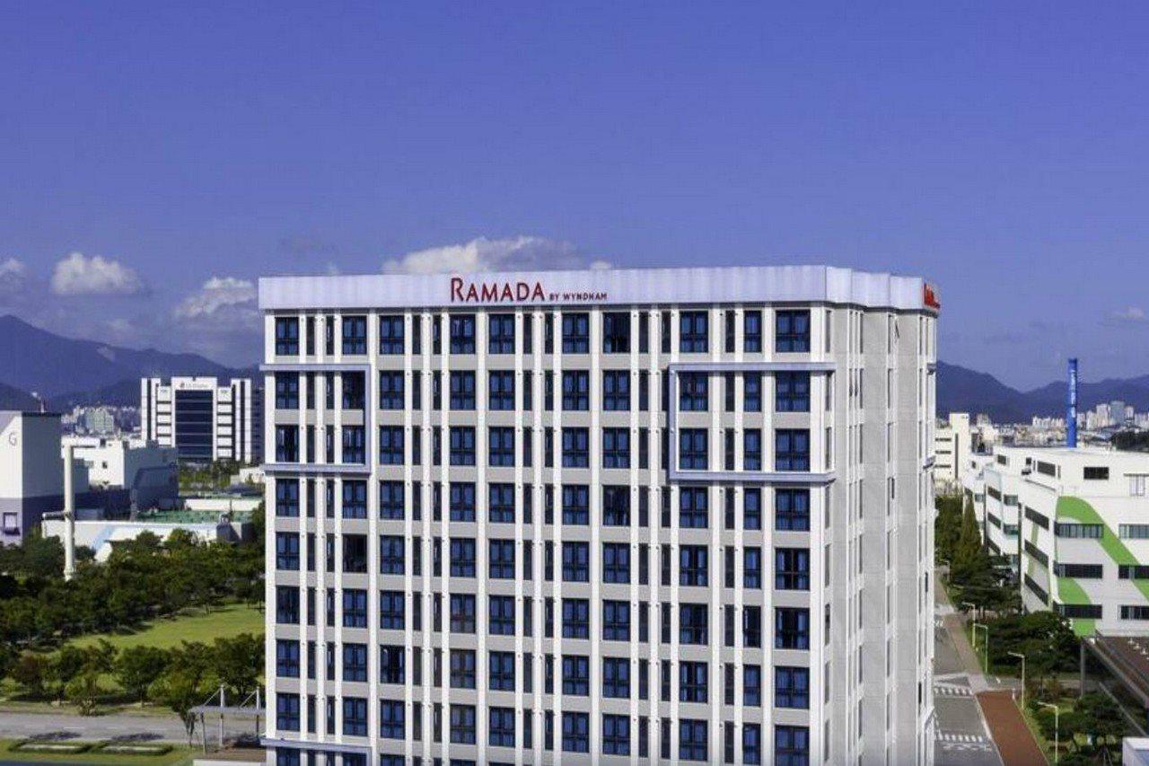 Ramada By Wyndham Gumi Hotel Exterior photo